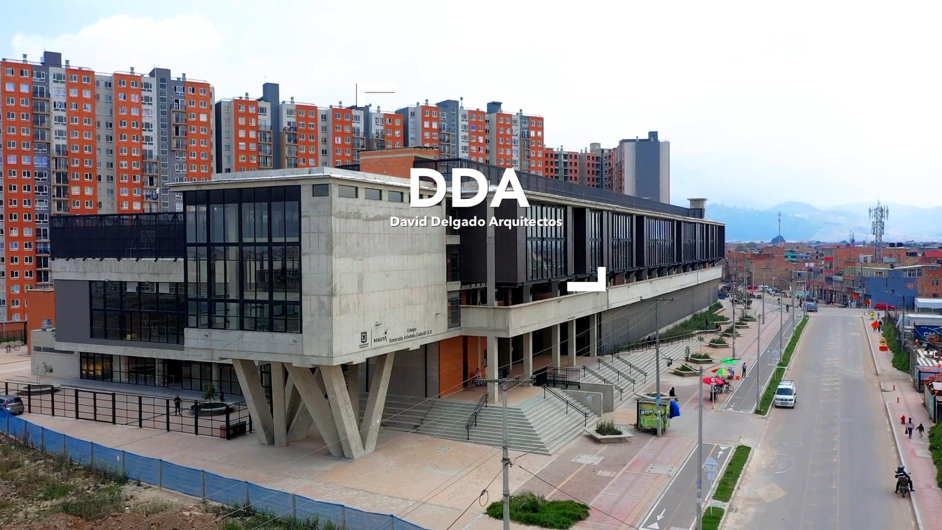 En corto - Colegio Esmeralda Arboleda, monumento al conocimiento