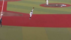 【3回表】見事な跳躍力!! マリーンズ・佐藤都志也 頭上を越えそうな打球をジャンピングキャッチ!!  2023年5月31日 千葉ロッテマリーンズ 対 読売ジャイアンツ