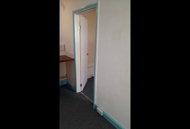 Spacious Studio flat on the High Street Ilfracombe Main Photo