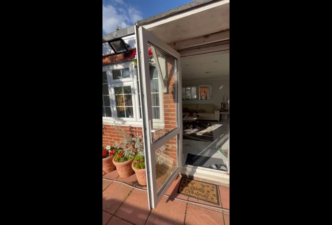 Modern, new build, safe and secure double bed Main Photo