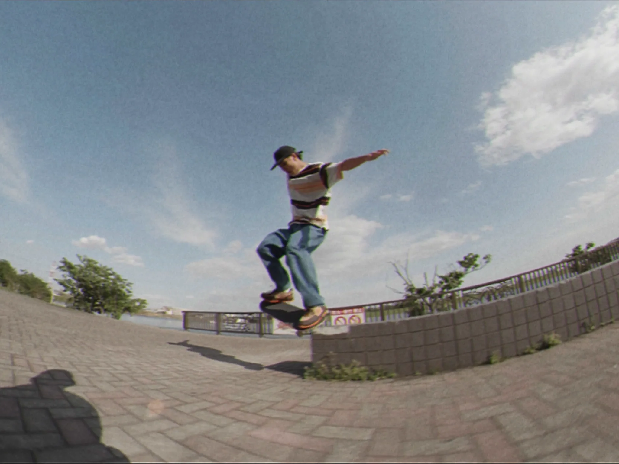 Diaspora skateboardsとDC SHOESによるコラボコレクションが6月