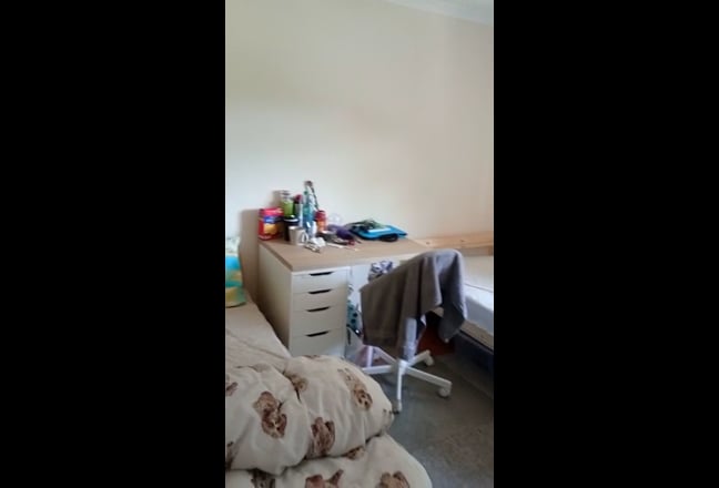 Room share for a female student in 4 bedroom house Main Photo