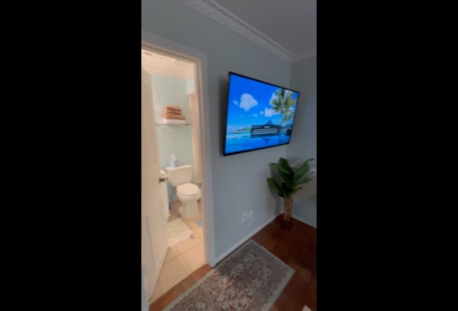 Furnished Master Bed Suite ALL Utilities + Amenity Main Photo
