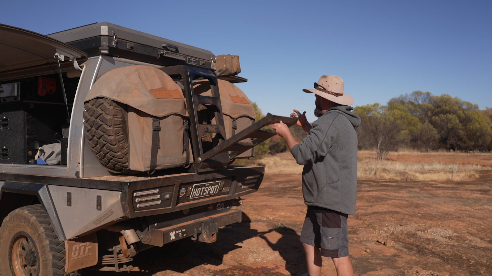 Swags versus roof top tents on Vimeo