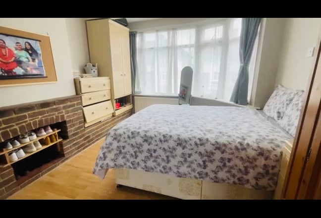 Video 1: Room Facing front Bay window