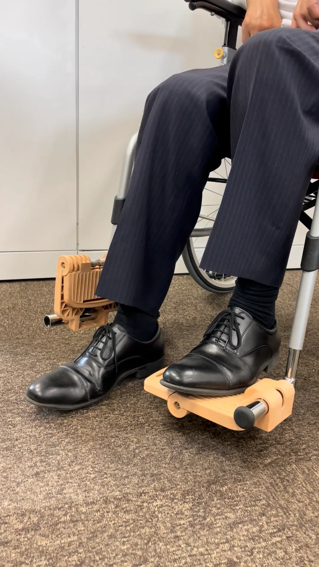 車いすの進化したフットレスト 「スマートフットレスト」発売開始(2023