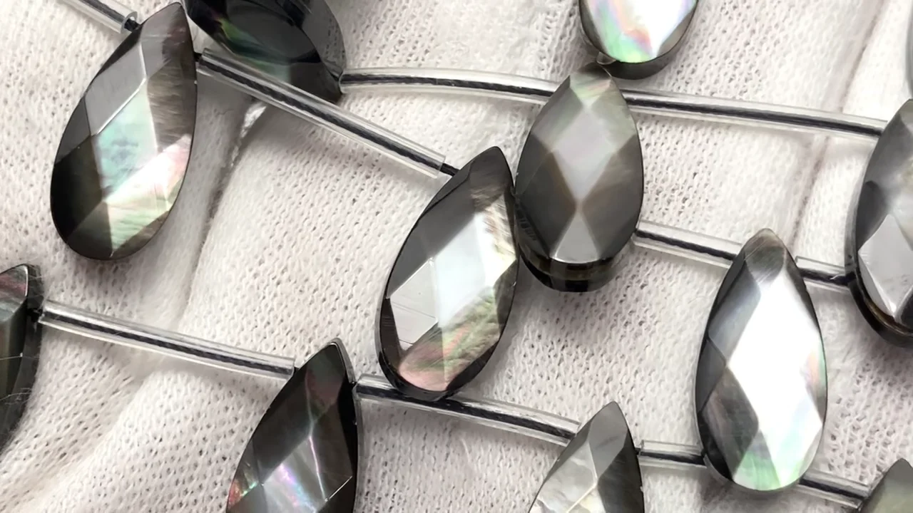 ブラックシェル（黒蝶貝） ペアシェイプカット18×8×5mm 1連｜天然石