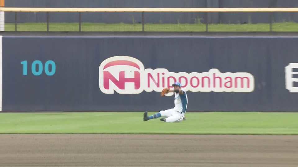 【ファーム】初回から好守で魅せる!! ファイターズ・阿部和広のスライディングキャッチ!!  2023年6月10日 北海道日本ハムファイターズ 対 東京ヤクルトスワローズ