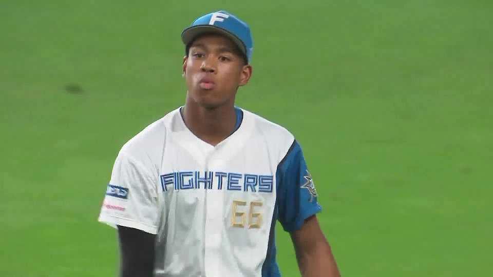 【5回表】レーザービーム炸裂!! ファイターズ・万波中正 矢のような鋭い送球で本塁生還阻止!!  2023年6月10日 北海道日本ハムファイターズ 対 阪神タイガース