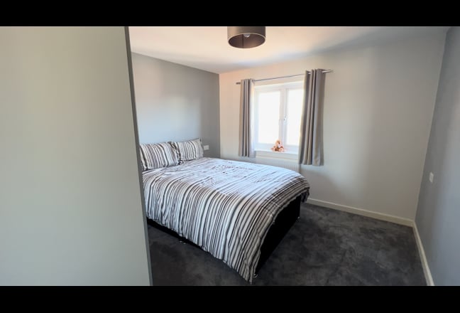 Double room to let in new build detached flat Main Photo