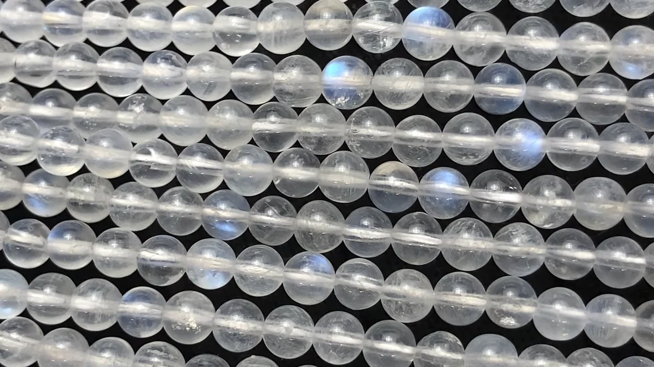 ロイヤルブルームーンストーン（産地：タンザニア） ラウンド4mm 1連