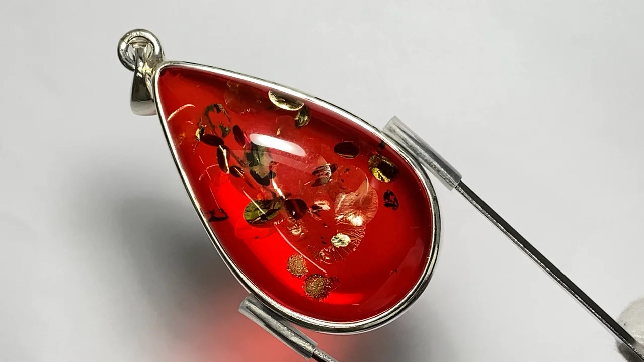 動画】【1点もの】レッドカラーアンバー(琥珀) ペンダントトップ