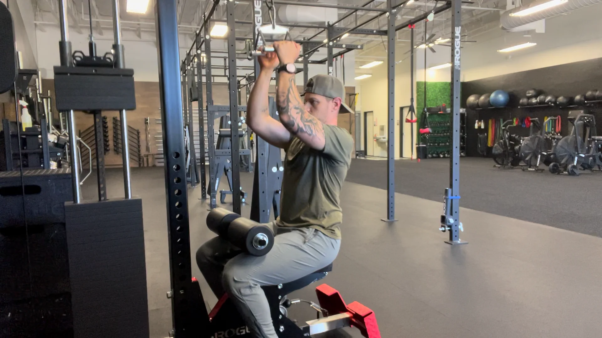 VHandle Lat Pulldown on Vimeo