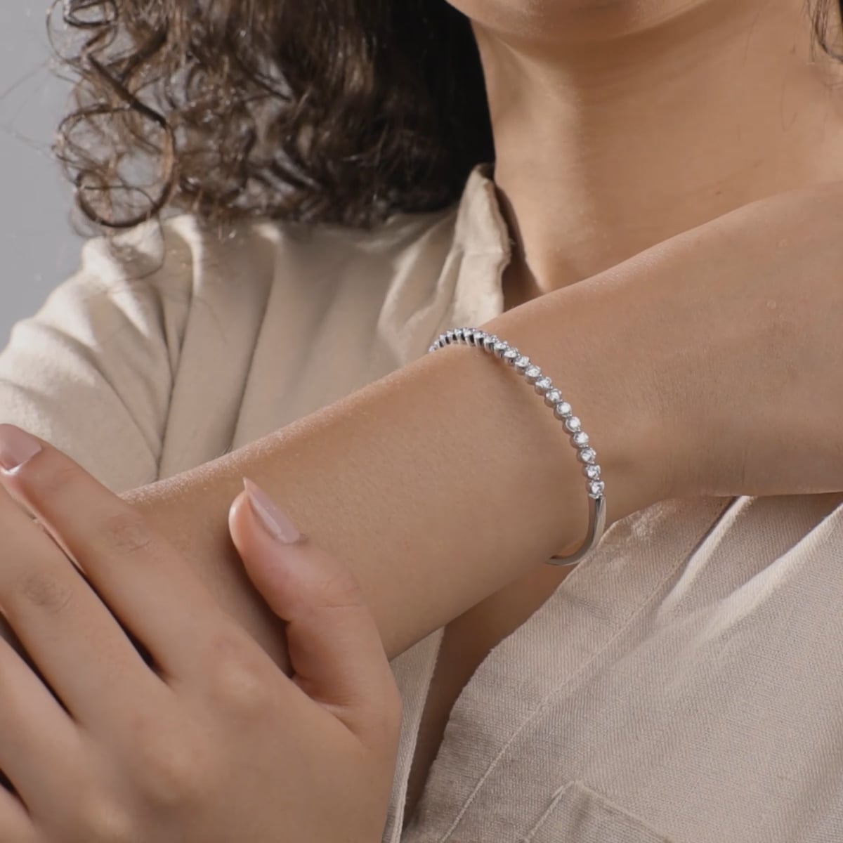 product video 2 for 3 1/6 ctw Round Lab Grown Diamond Floating Bangle Bracelet - 7 Inches