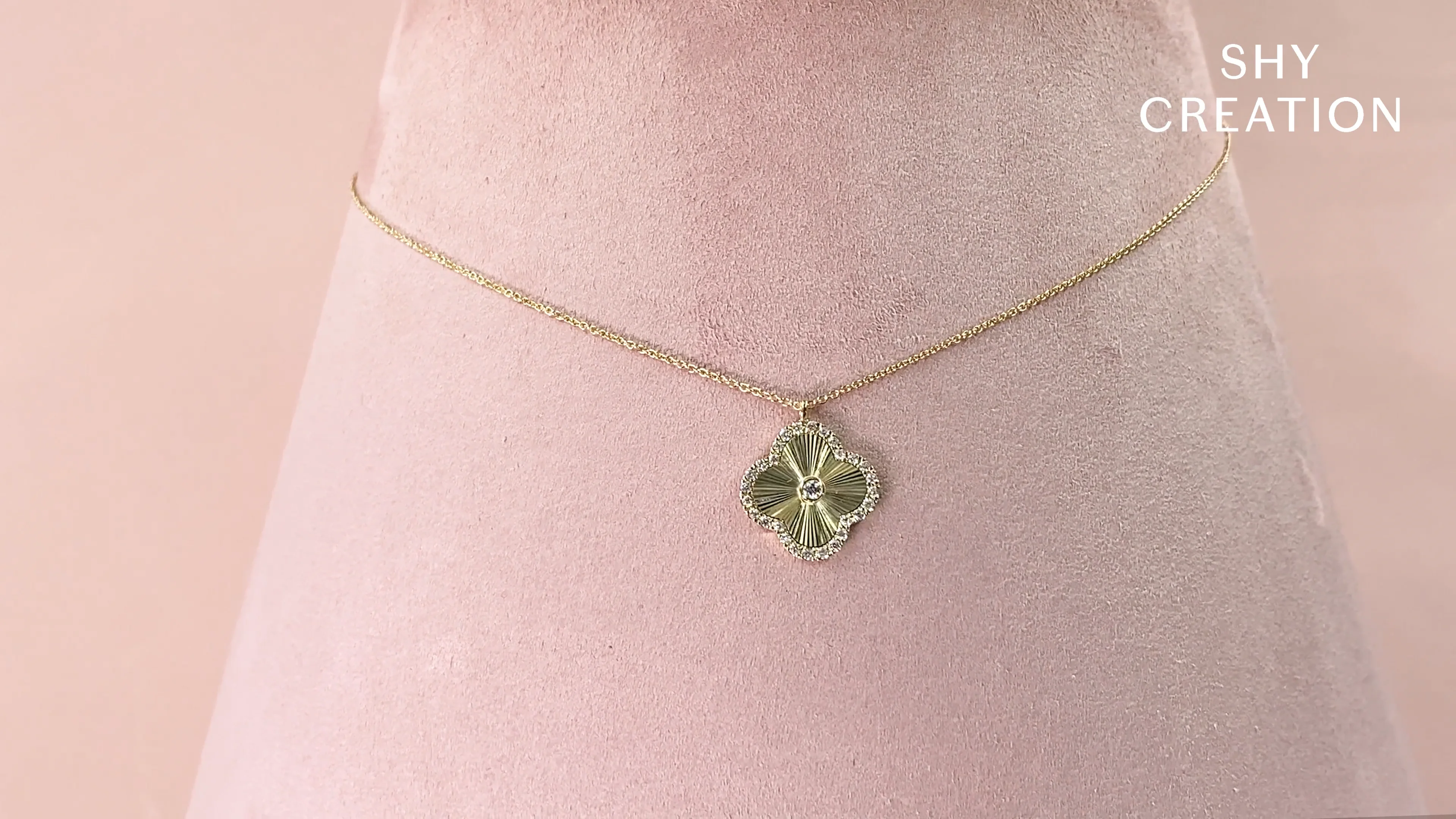 0.22CT DIAMOND BEZEL RIBBED CLOVER NECKLACE – Shy Creation