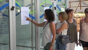 Els usuaris de la piscina s'han trobat l'equipament tancat