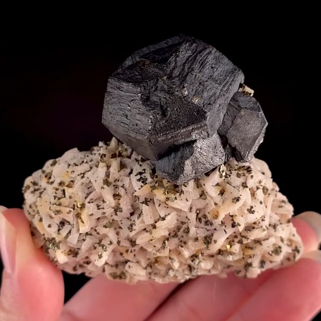 Sphalerite on Dolomite with Chalcopyrite