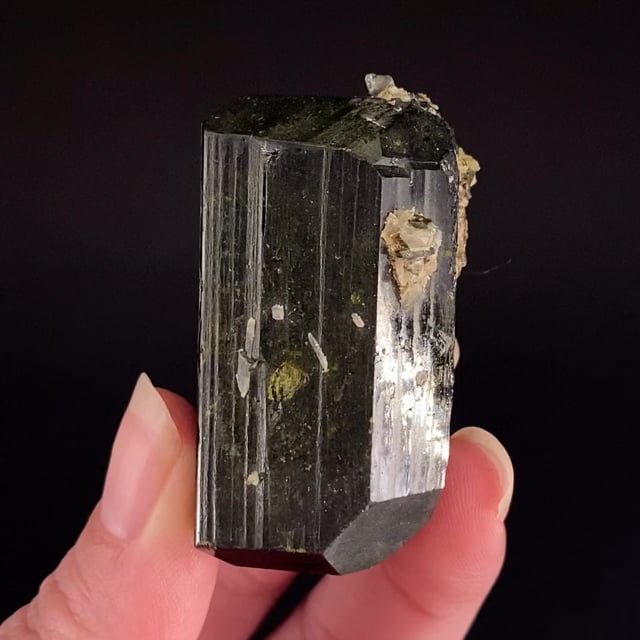 Epidote (doubly-terminated twinned crystal)