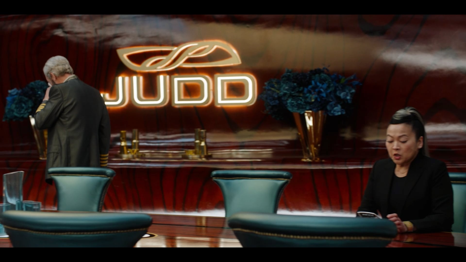 AVENUE 5 DRESS AS THE CAPTAIN