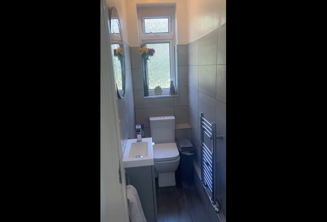 Newly refurbished rooms to let in Surtion  Main Photo