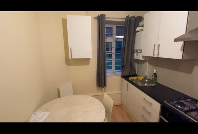 M71.01 Double en-suite room Hampstead Border Main Photo