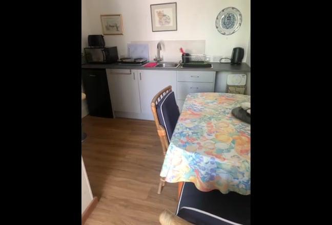 Self contained room with own front door Main Photo
