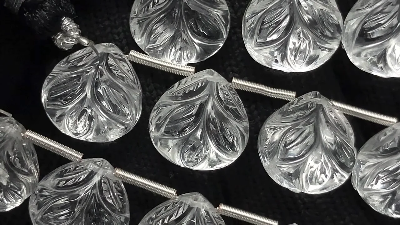 動画】宝石質クリスタルAAA 彫刻入りマロン10×10mm 1連(5粒) - 天然石