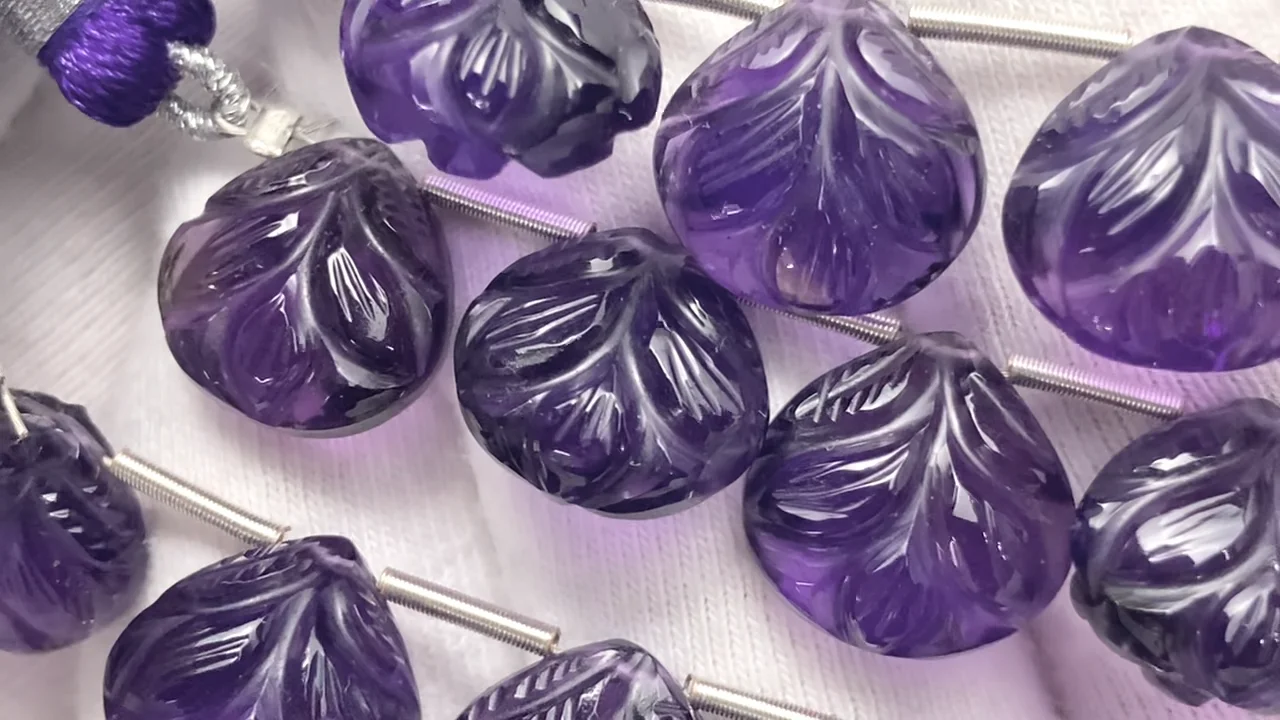 動画】宝石質アメジストAAA 彫刻入りマロン10×10mm 1連(5粒） - 天然石