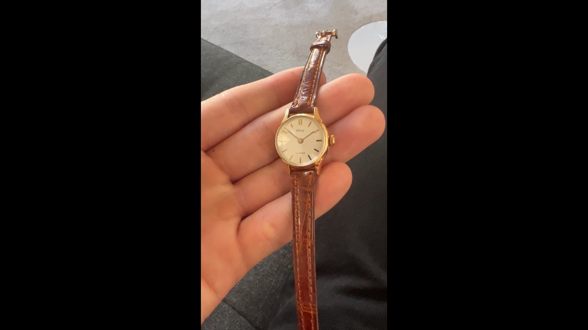 Montre Vintage KODY - Boîtier Or 18 Carats, Bracelet Noir - Mécanique Manuelle - Années 70 - Neuf Avec étiquettes