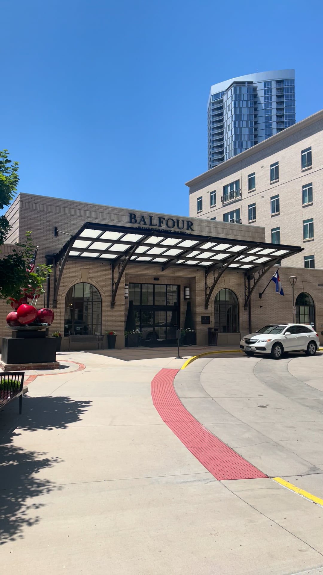 Balfour Riverfront Park 1 bed apt on Vimeo