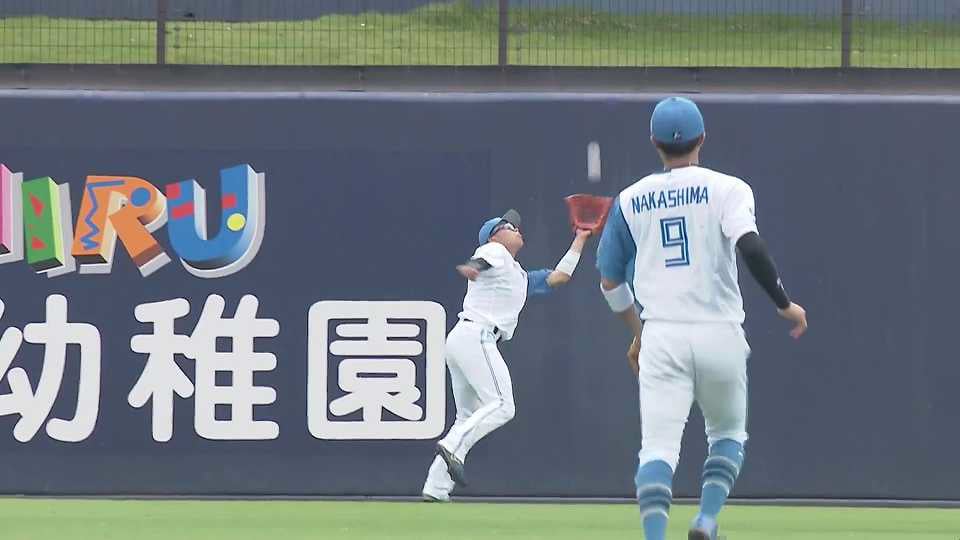 【ファーム】フェンス際で見せる好守!! ファイターズ・田宮裕涼のナイスプレー!!  2023年6月25日 北海道日本ハムファイターズ 対 横浜DeNAベイスターズ