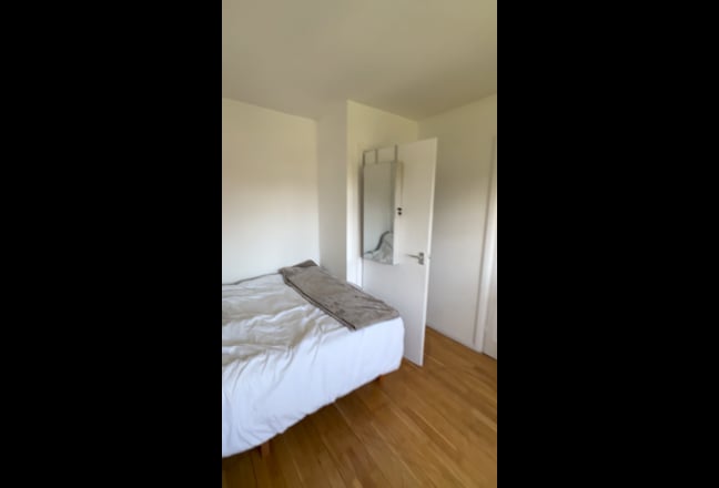 Large room with own kitchenette in Ruislip  Main Photo