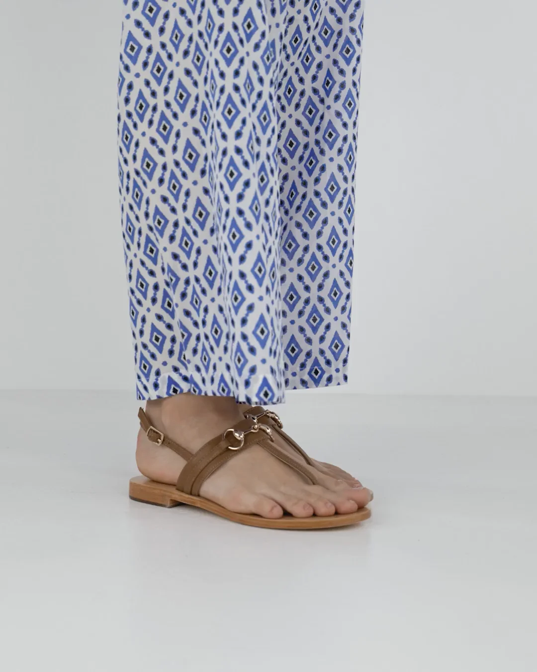Sandalo Infradito Senza Fibbie Marrone - Brunelli Calzature