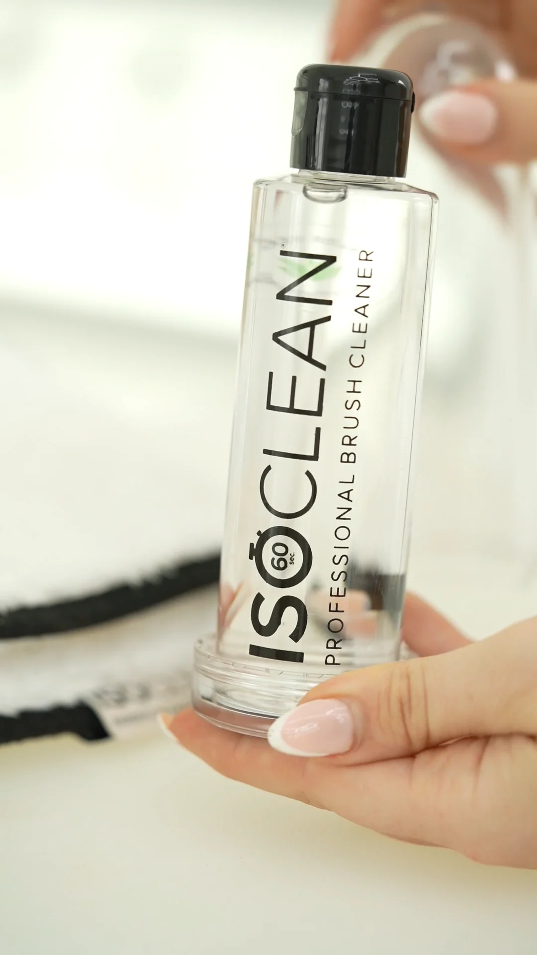 ISOCLEAN Makeup Brush Cleaner Liquid Easy Pour Solution - 165ml