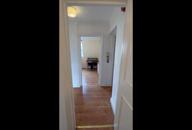 Video 1: Room 1: The rent is £277pw with all bills included. (Available NOW)