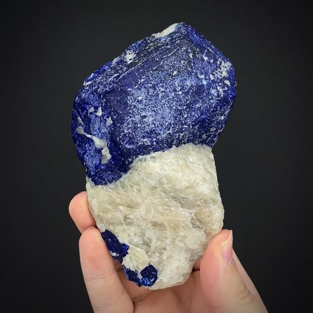 Lazurite (huge crystal)