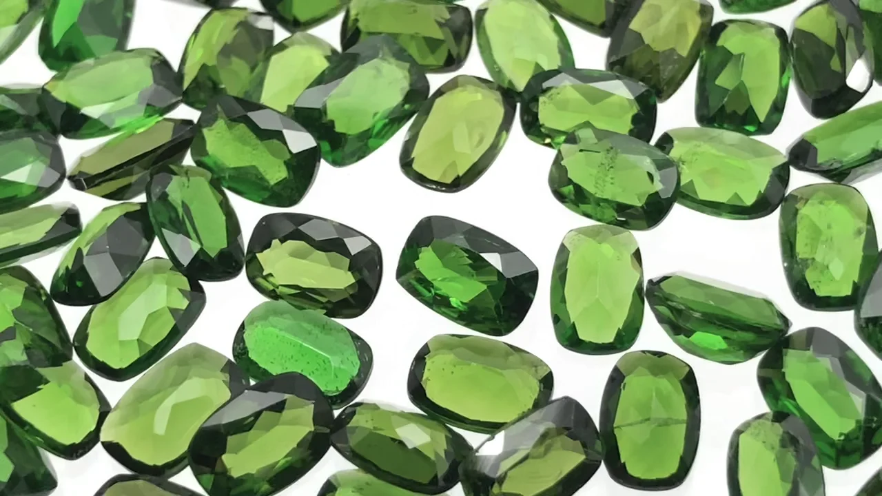 クロムダイオプサイド ルース レクタングルファセットカット6×4mm 3粒