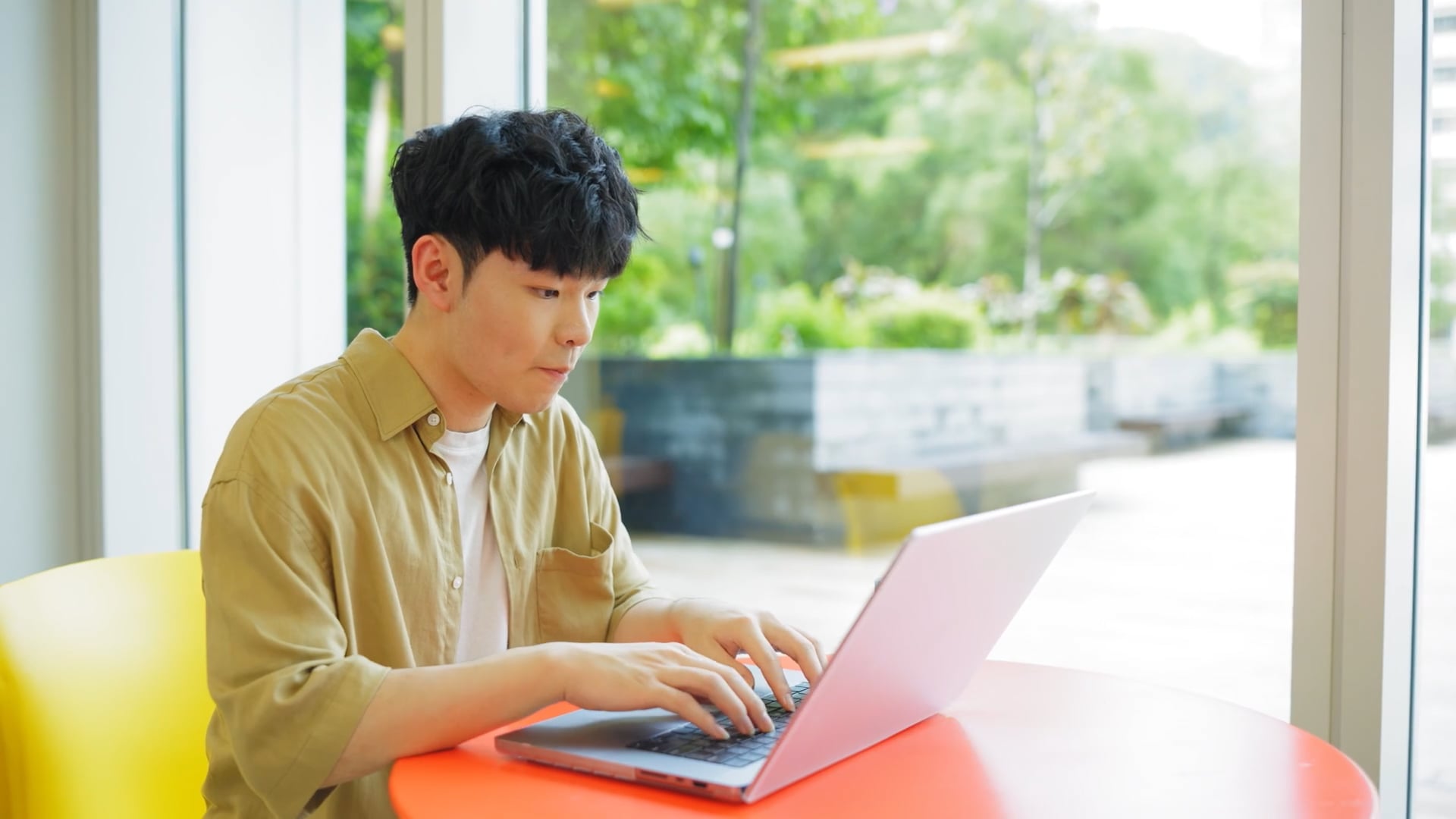 畢業生就業率高， 表現優秀 | Hang Seng Univsersity