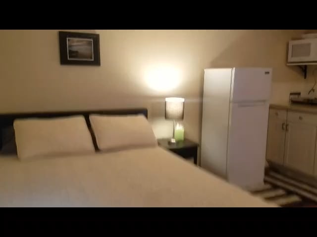 Video 1: Bedroom n kitchett