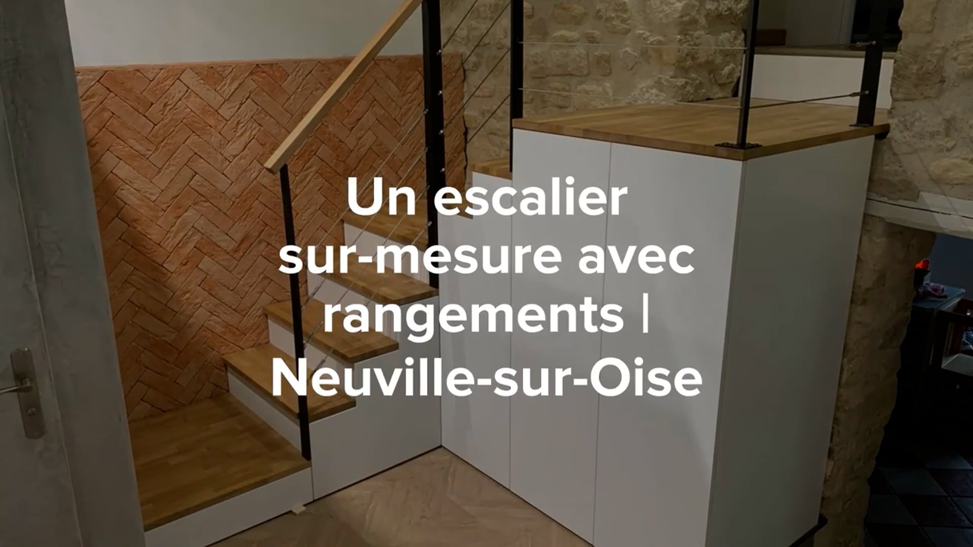 Aménagement d'un placard sous escalier à Chambéry - Plak'art