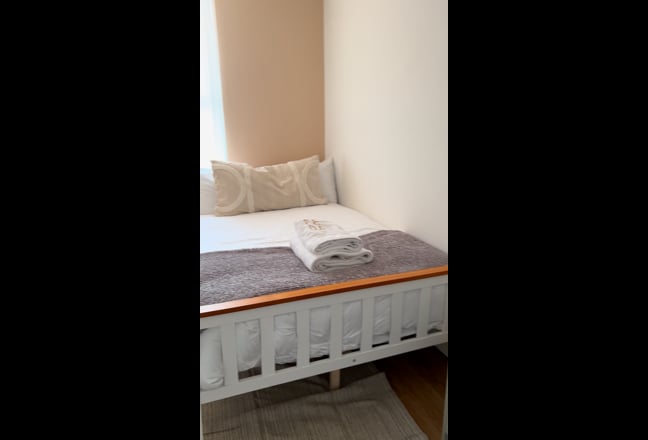 2 rooms available in new refurbished house Main Photo