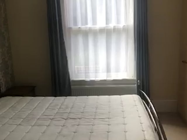 Clean and tidy double room near shops Main Photo