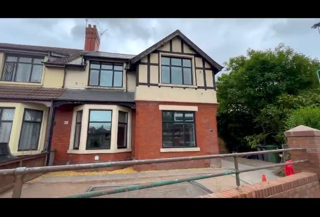 Double Room with Ensuite in 11 Bed House Share Main Photo