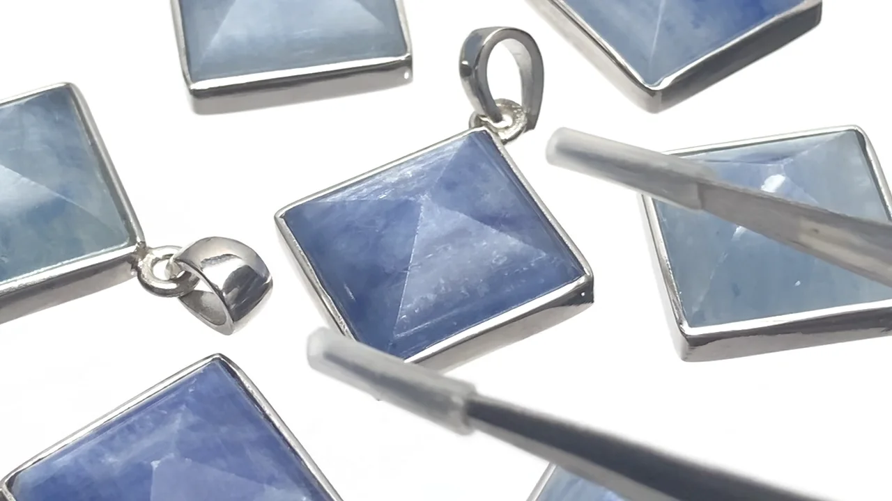 カイヤナイト ピラミッド型ペンダントトップ14×14mm SILVER925製 1個