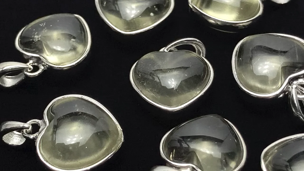 リビアングラス ハート型ペンダントトップ12×13mm SILVER925製