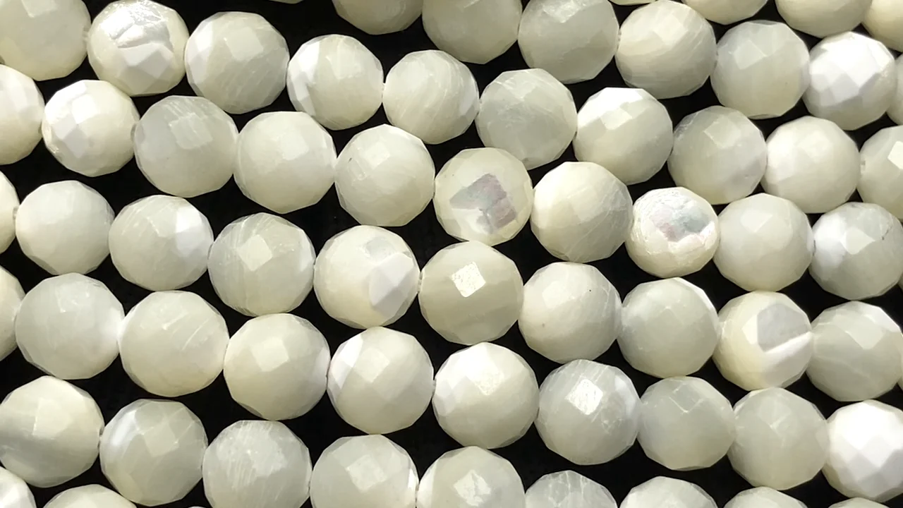 マザーオブパール ホワイト 64面ラウンドカット8mm 1連(約36cm