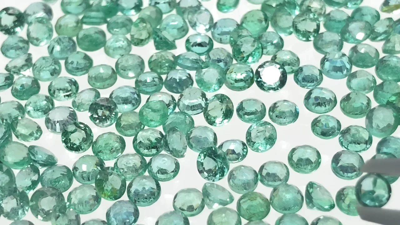 エメラルド 穴なしラウンドファセットカット3×3mm 2粒｜天然石
