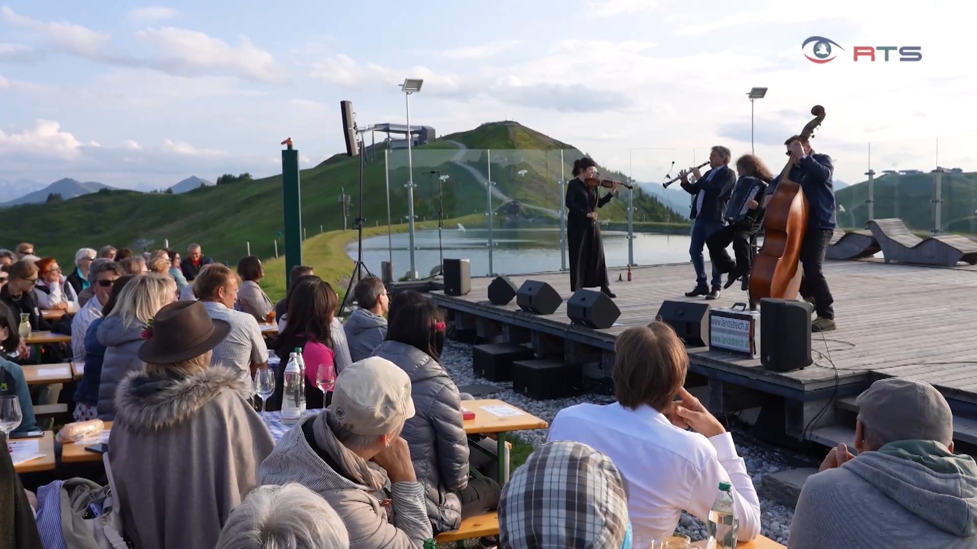 gute-musik-vor-einzigartiger-bergkulisse-die-tonspuren-am-leoganger-asitz-starteten-mit-der-musik-kabarett-combo-landstreich-plus