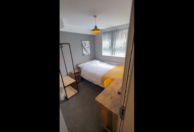 💥En Suite Room Available💥 Main Photo