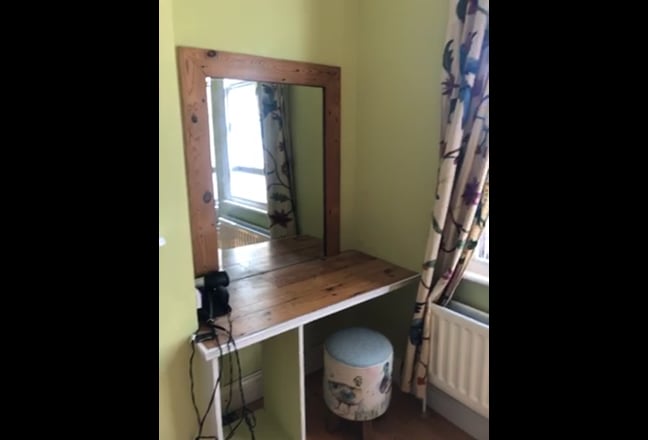 Double Room with Ensuite Toilet and Bath/Basin Main Photo